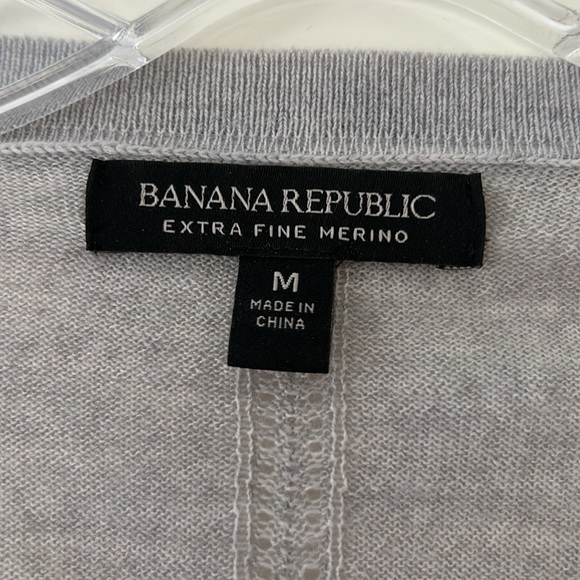 Barely worn Banana Republic extra fine Merino wool gray sweater. Medium - Picture 2 of 3